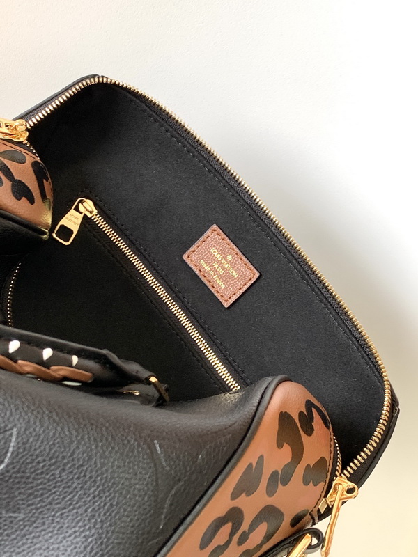 LV Handbags AAA(Women)-827