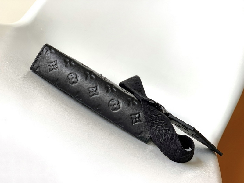 LV Handbags AAA(Men)-282