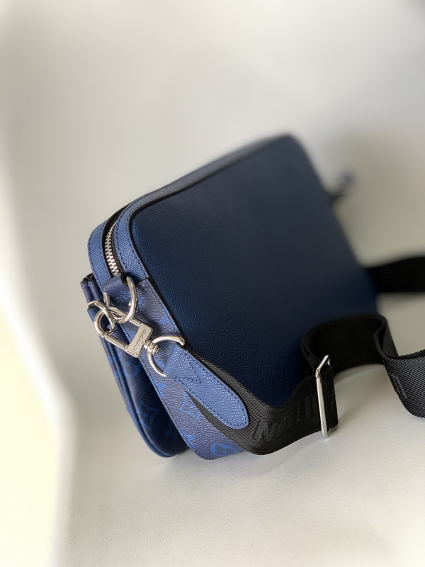 LV Handbags AAA(Men)-323