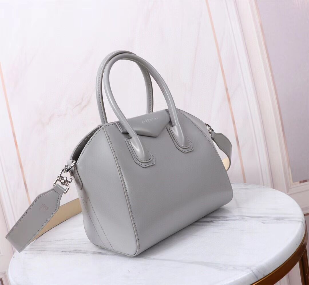 Givenchy Handbags AAA(Women)-001