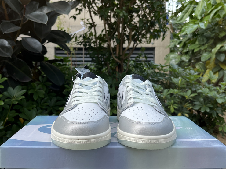 Air Jordan 1 Retro Low CNY