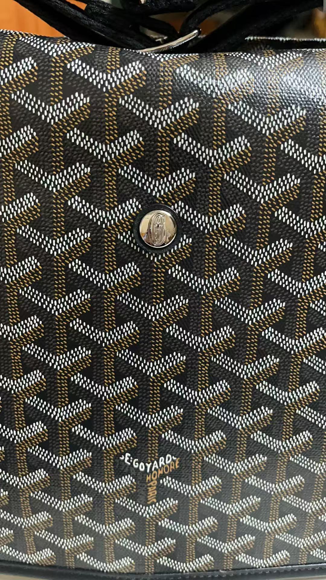 Go*ard handbags aaaa(men)-004