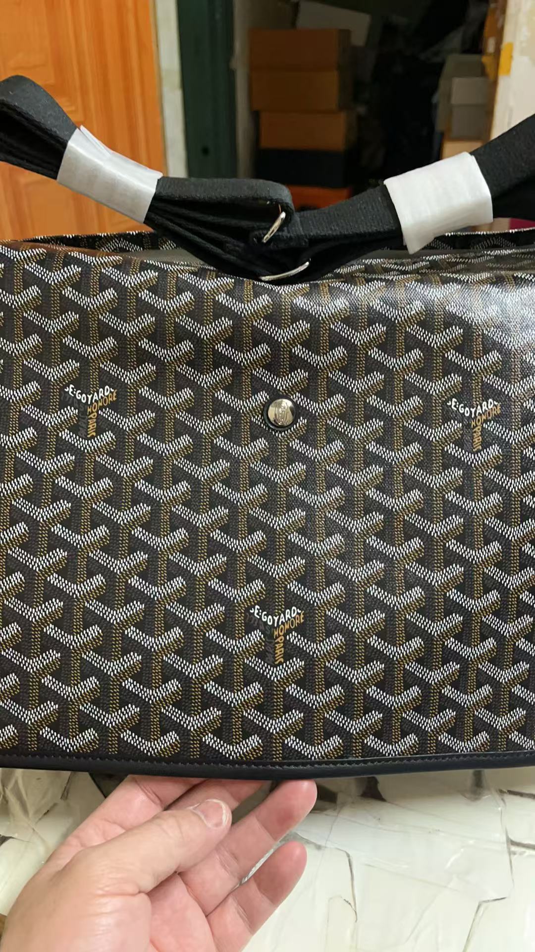 Go*ard handbags aaaa(men)-004