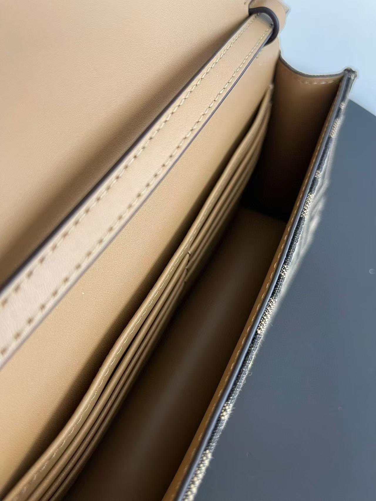 F**di handbags aaa(women)-014