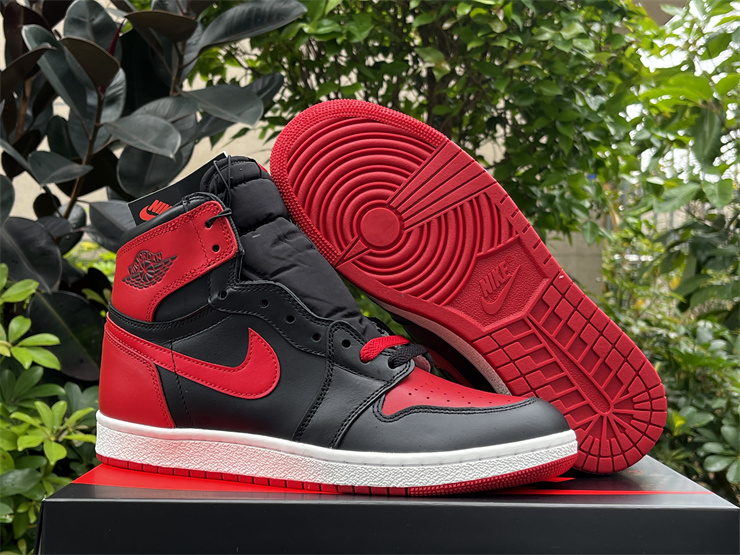 Air Jordan 1 High 85 Bred