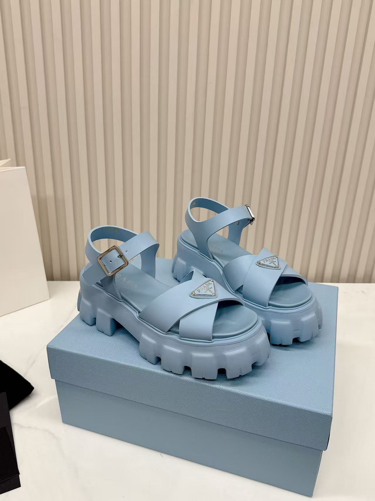 Pra*a slippers women(aaa)-020