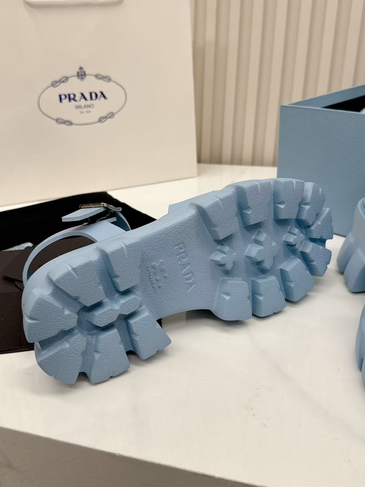 Pra*a slippers women(aaa)-020