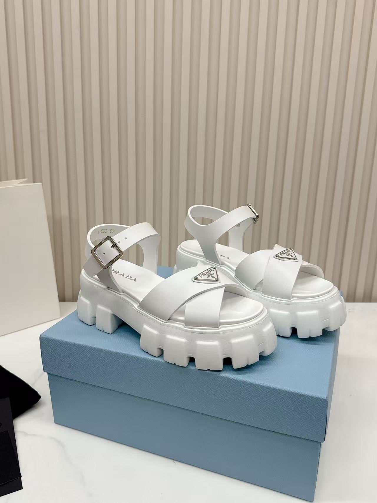 Pra*a slippers women(aaa)-022