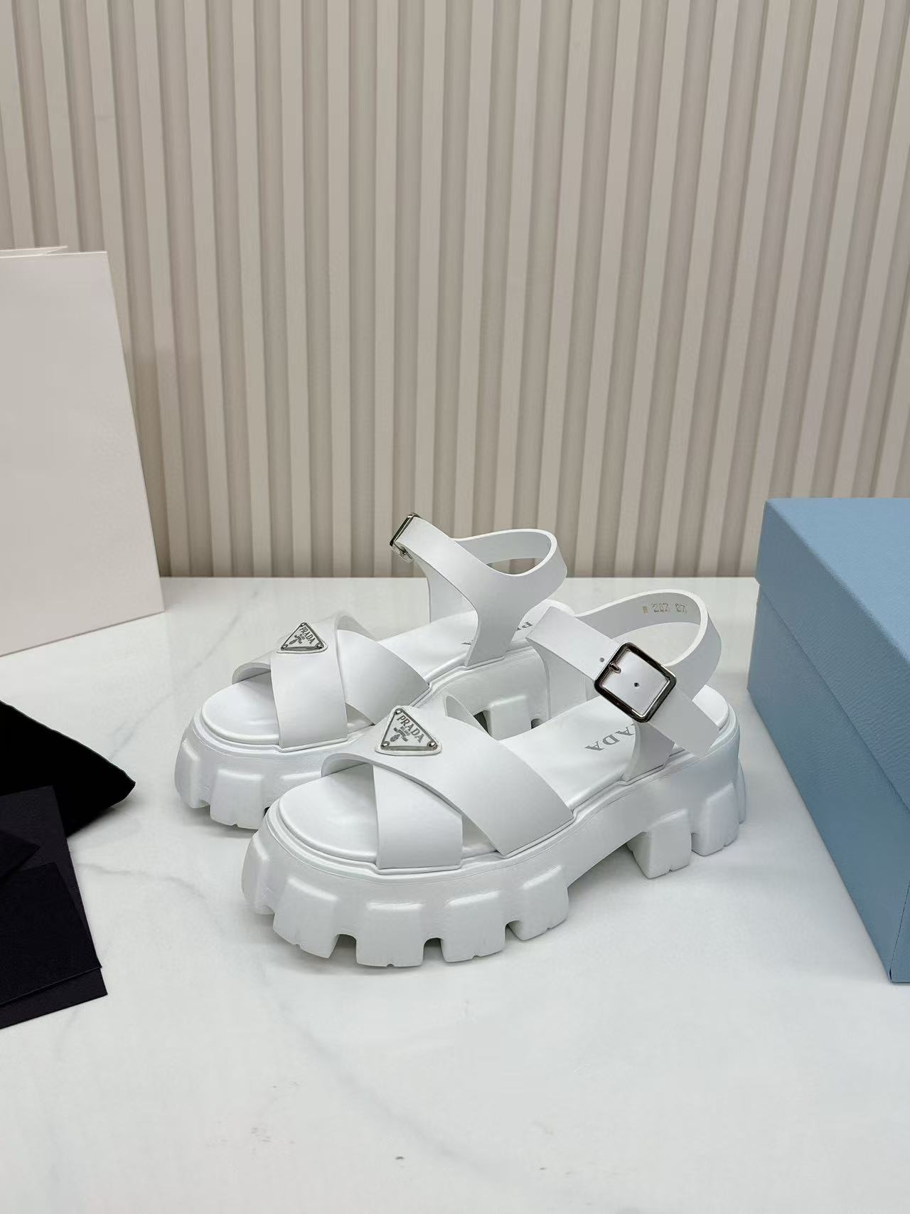 Pra*a slippers women(aaa)-022