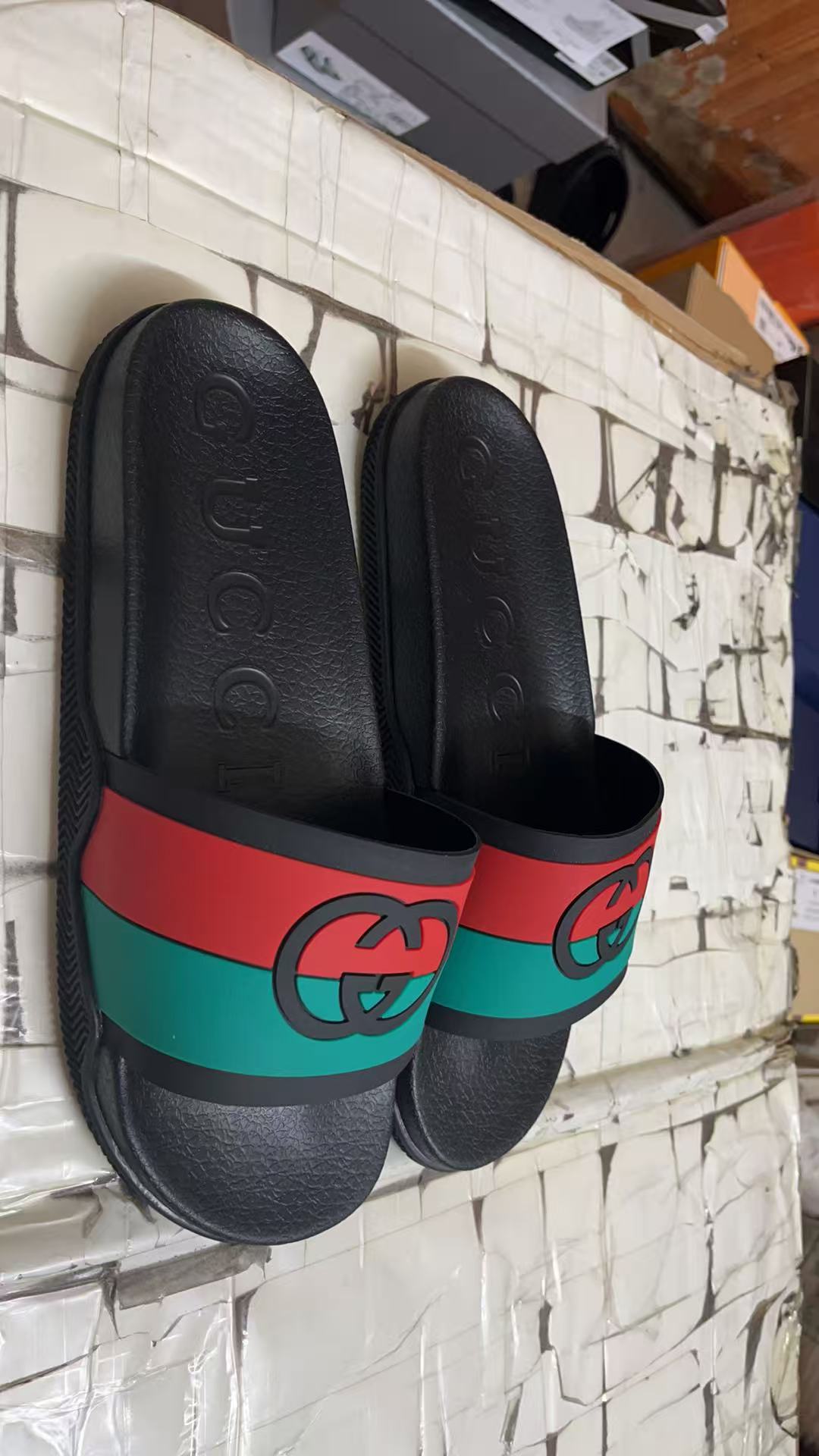 G*u*i slippers(aaa)-464