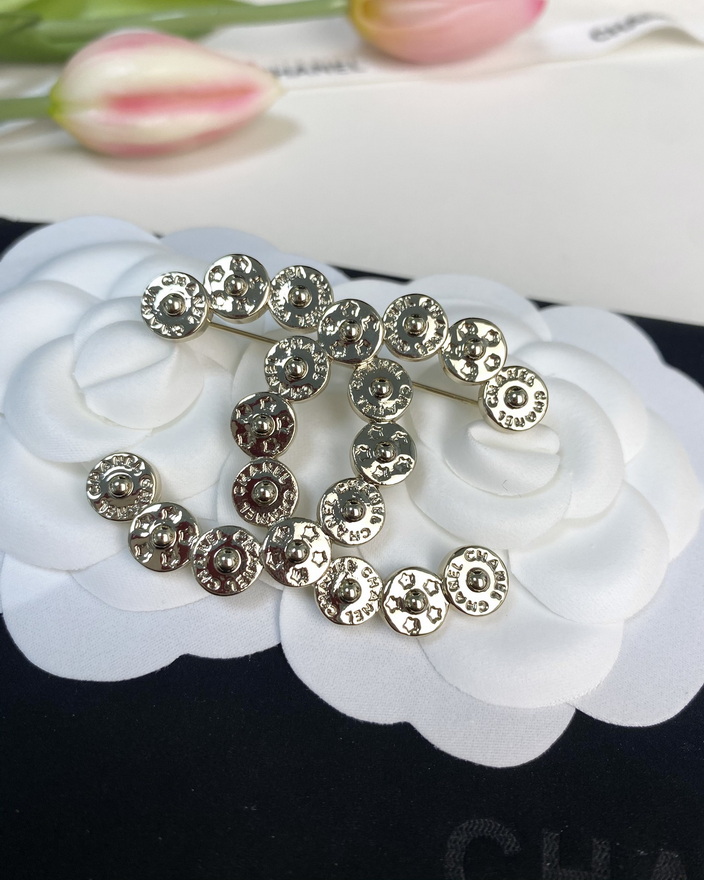 Ch*el brooch-061