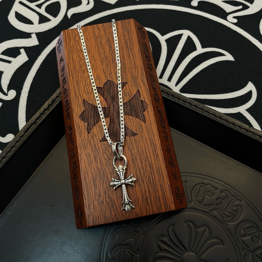 Ch**me He**ts necklace-029