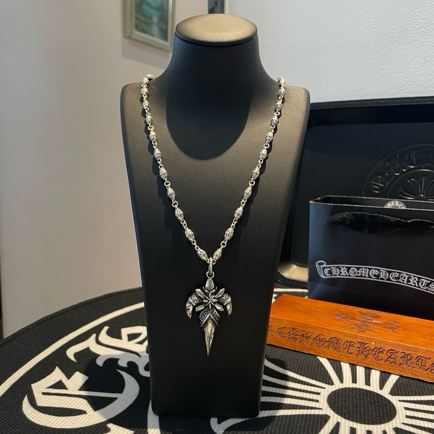 Ch**me He**ts necklace-037