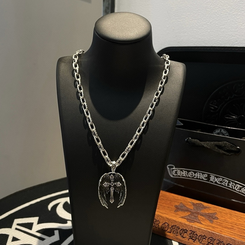 Ch**me He**ts necklace-091