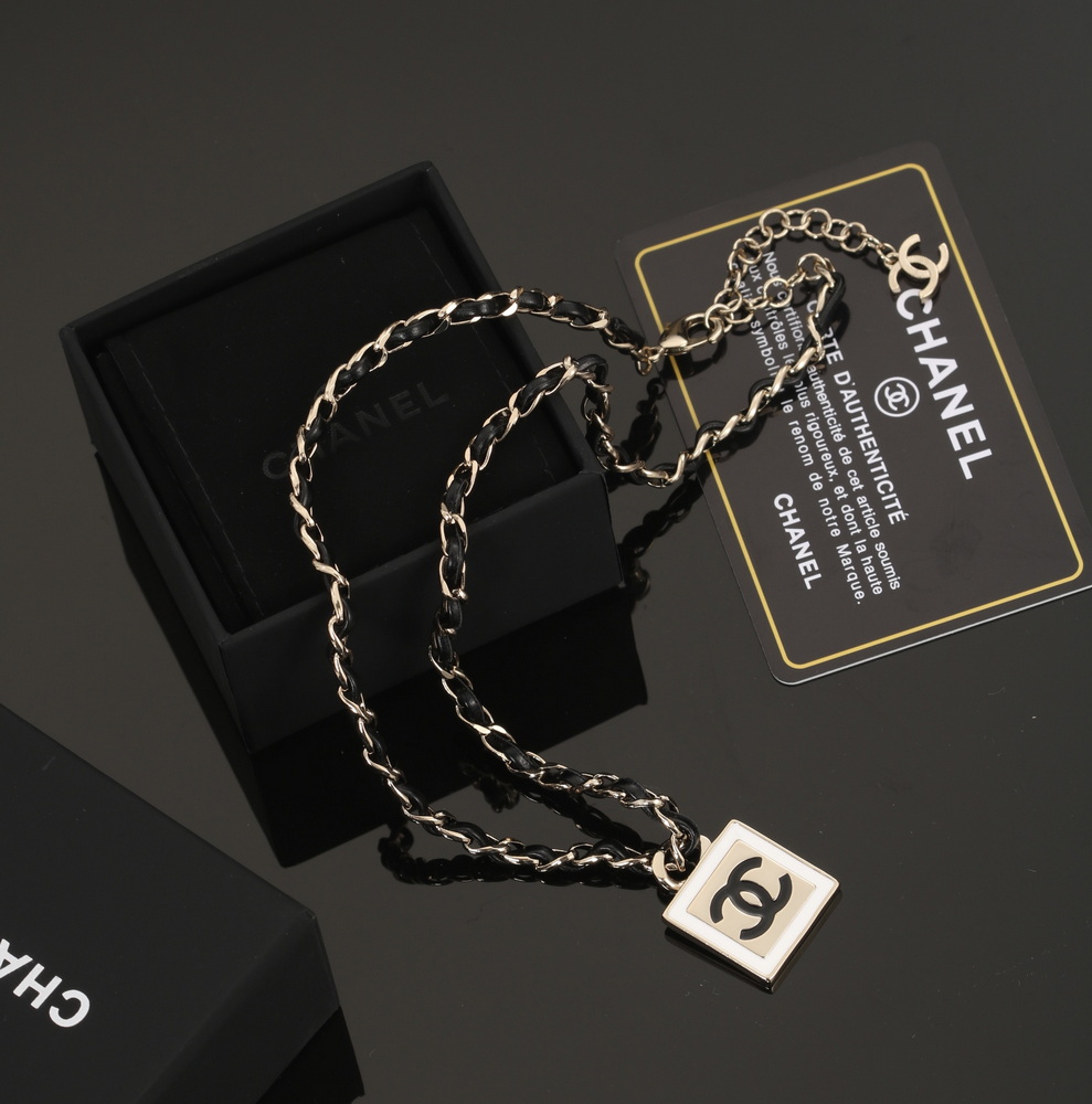 Ch*el necklace-180