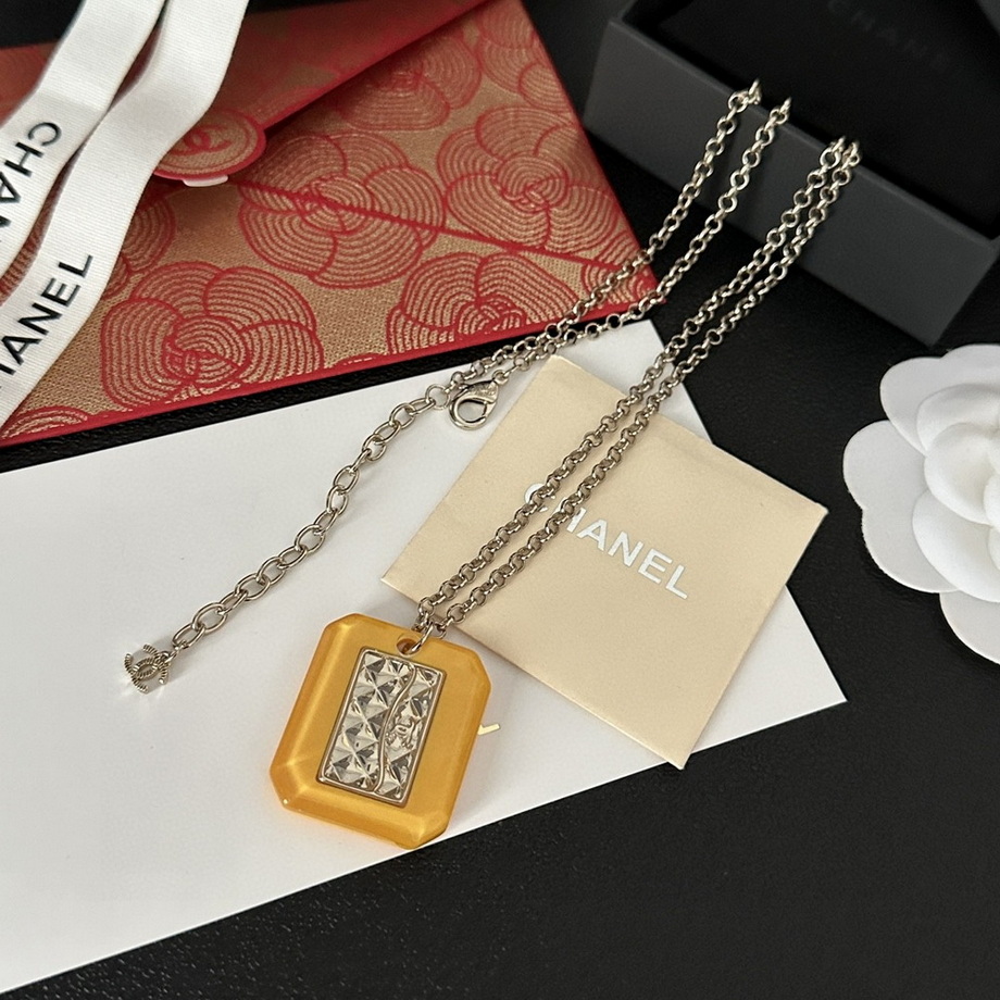 Ch*el necklace-302