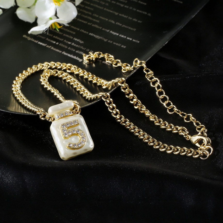 Ch*el necklace-091