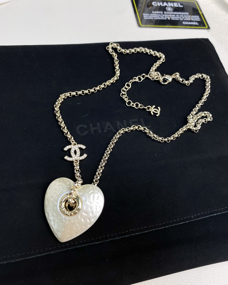 Ch*el necklace-204