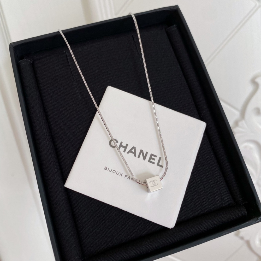 Ch*el necklace-031