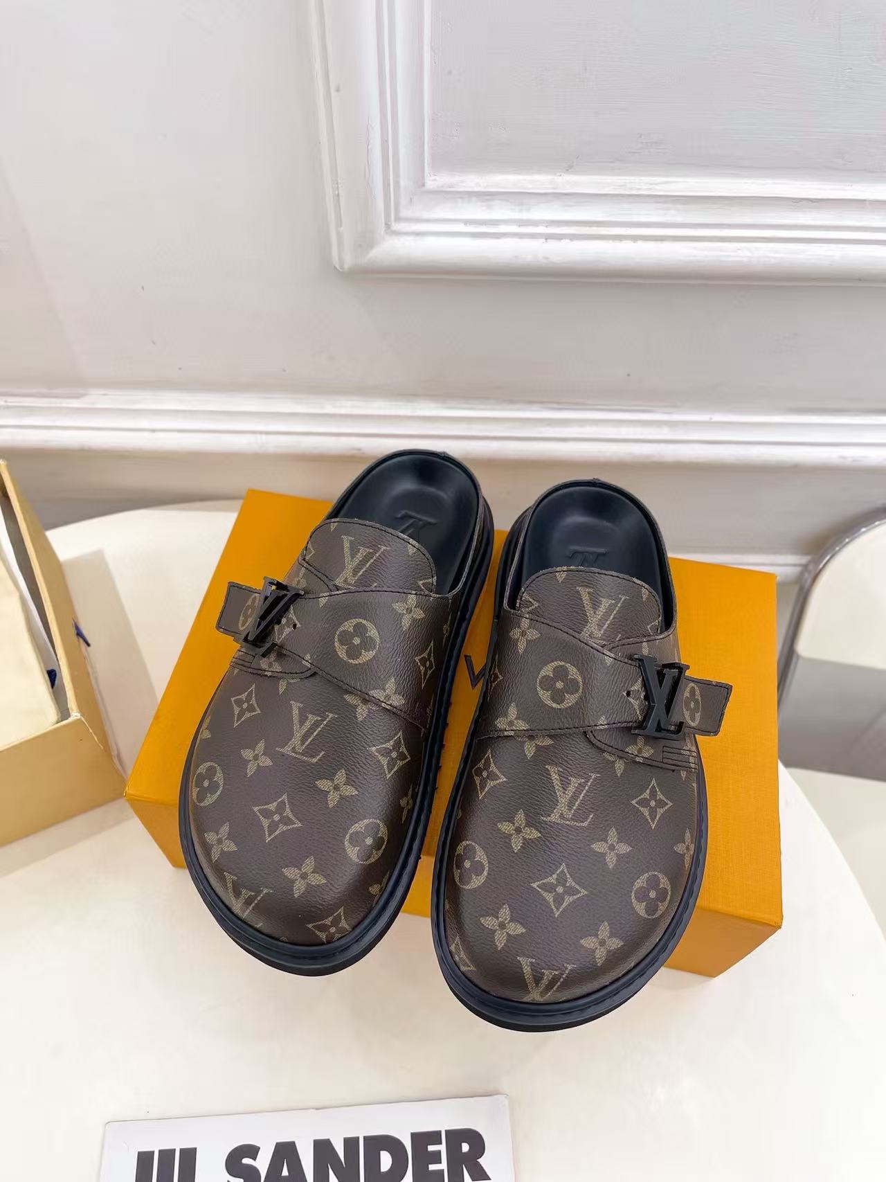 LV Slippers(AAA)-086