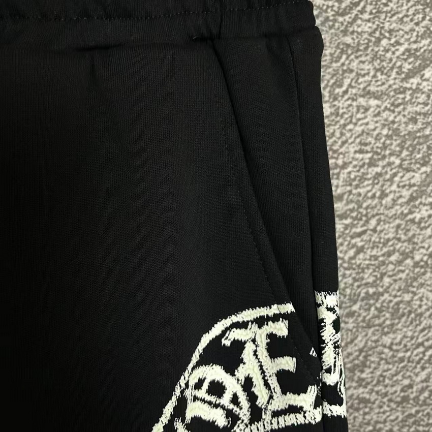 Ch**me He**ts shorts-177