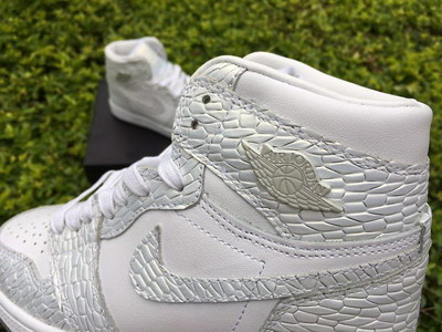 Air Jordan 1 Retro High  “Frost White”